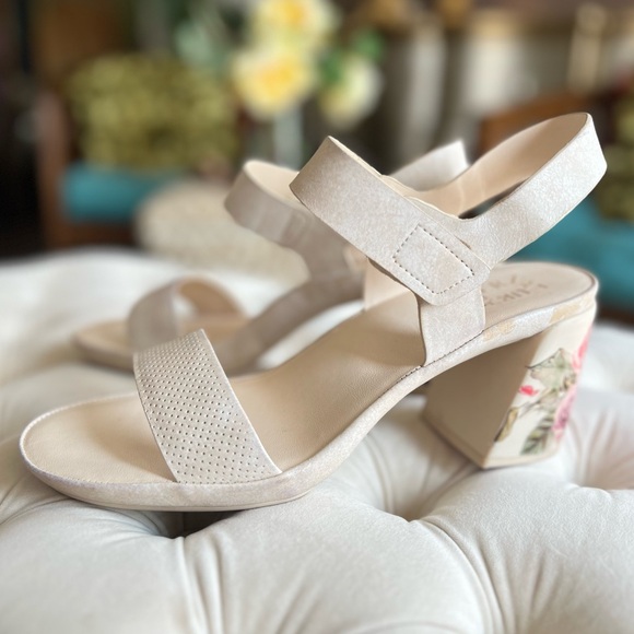 Beautiful suede leather sandals - Picture 3 of 8